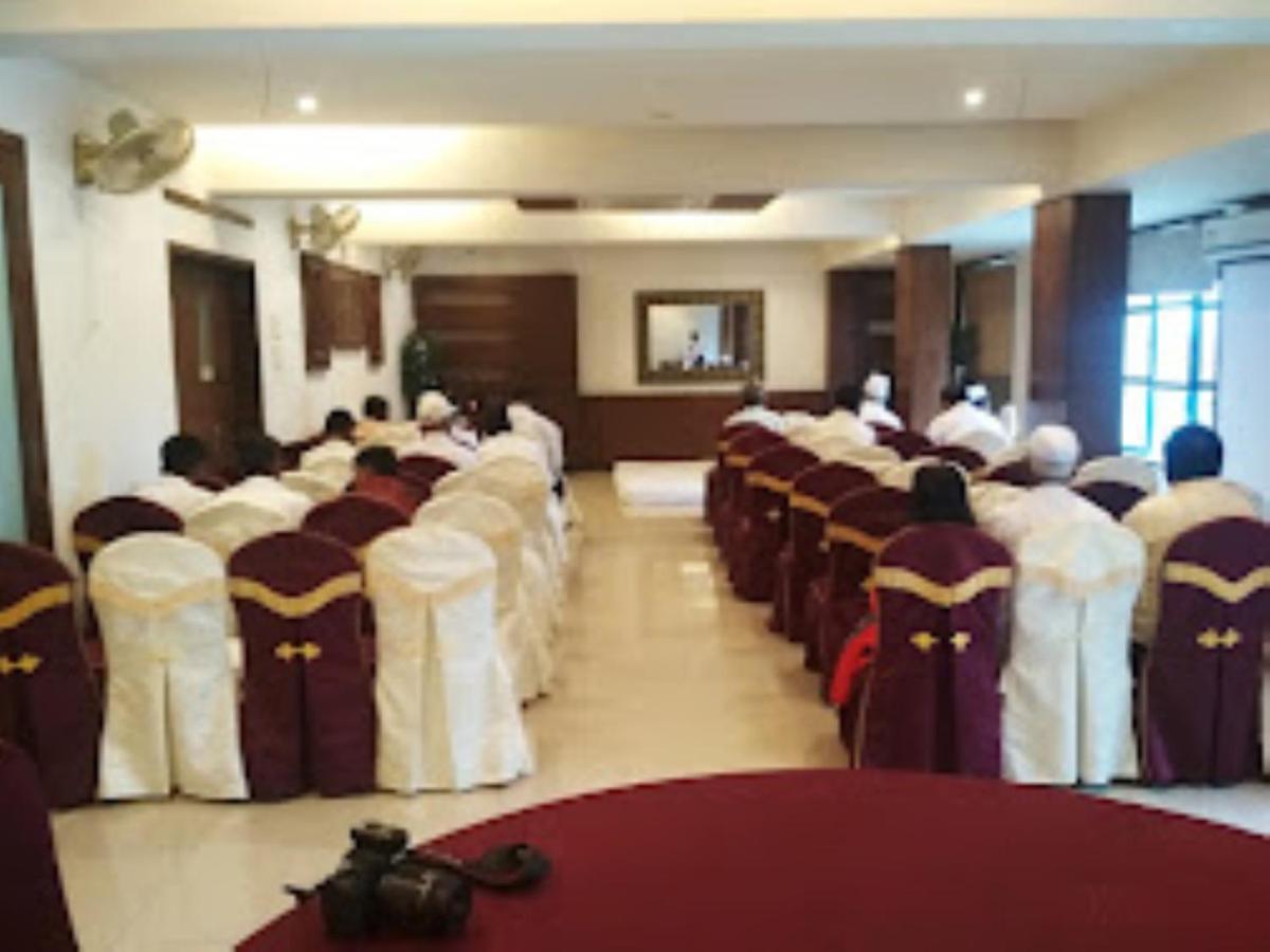 Hotel Sai Saya,Nashik Bagian luar foto