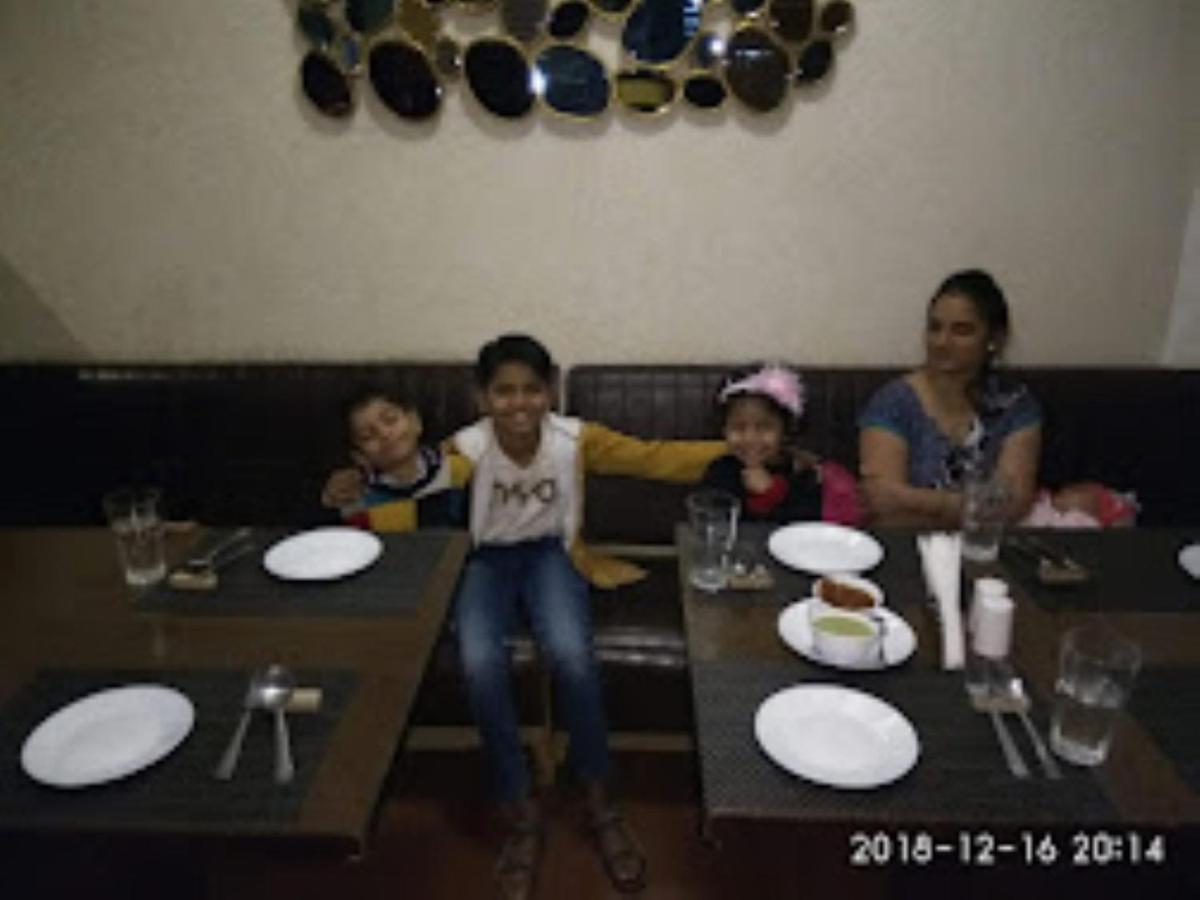 Hotel Sai Saya,Nashik Bagian luar foto