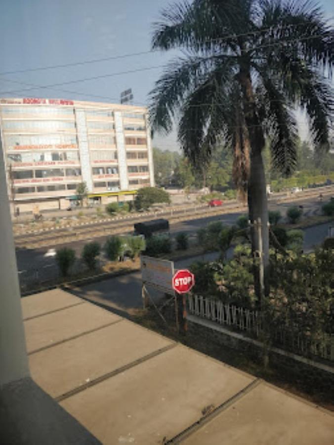 Hotel Sai Saya,Nashik Bagian luar foto