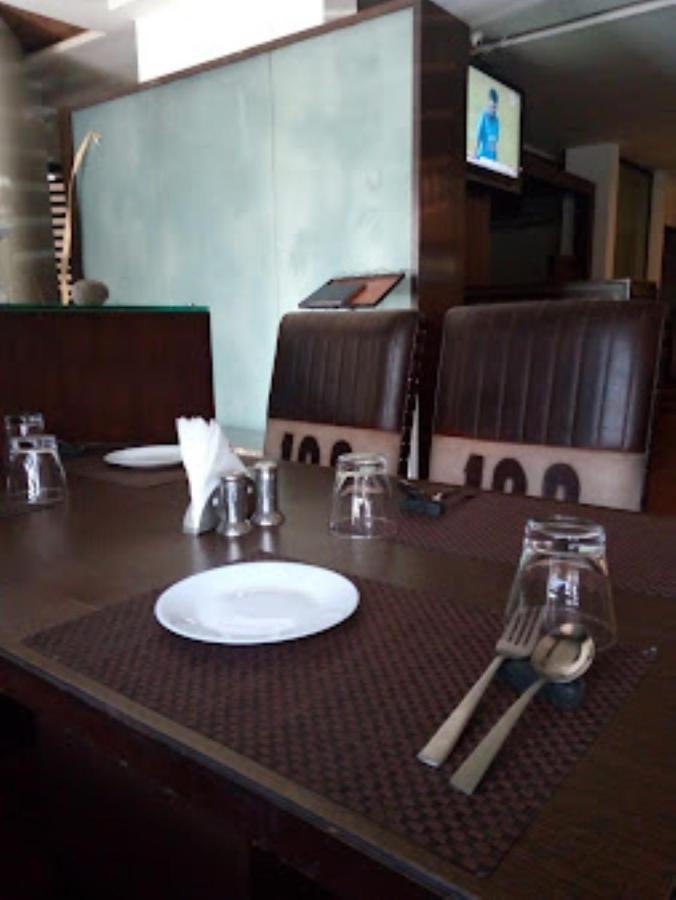 Hotel Sai Saya,Nashik Bagian luar foto
