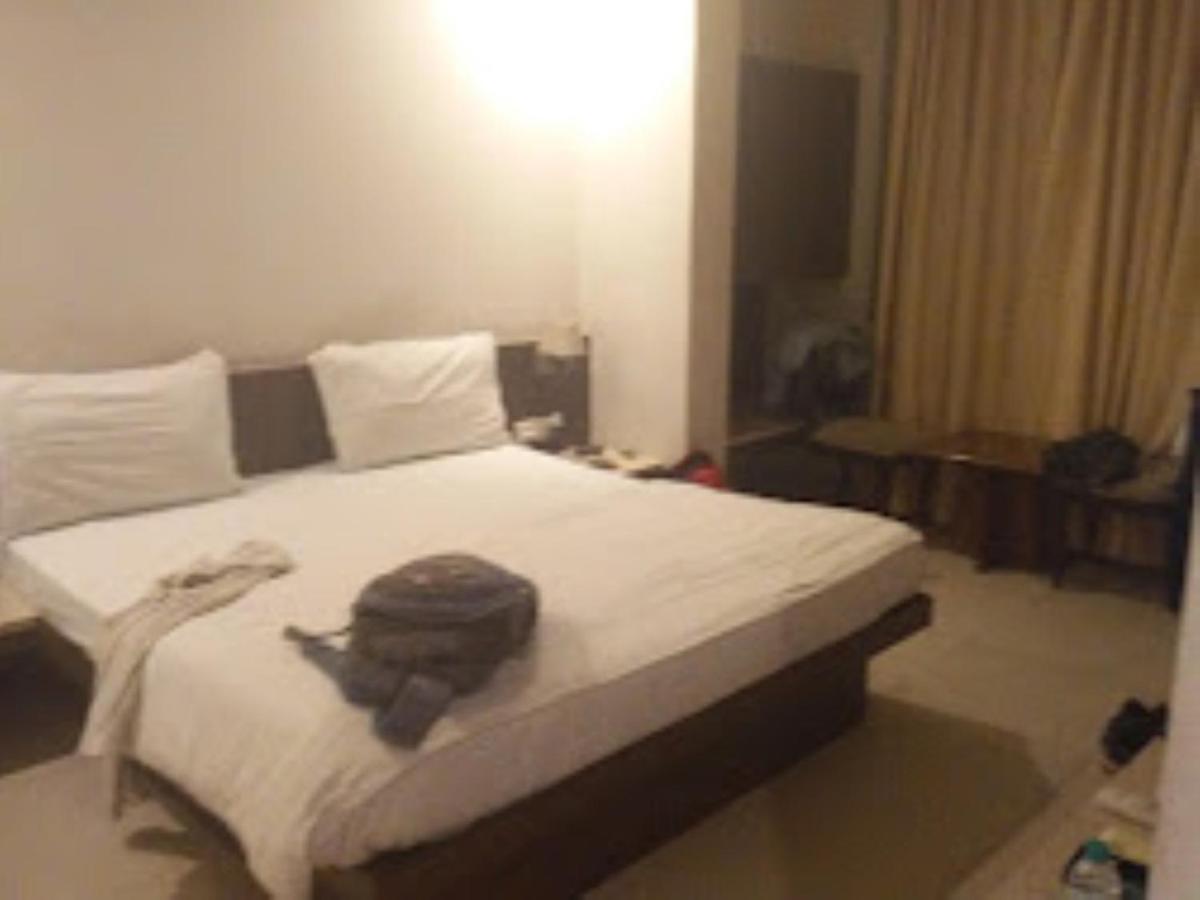 Hotel Sai Saya,Nashik Bagian luar foto